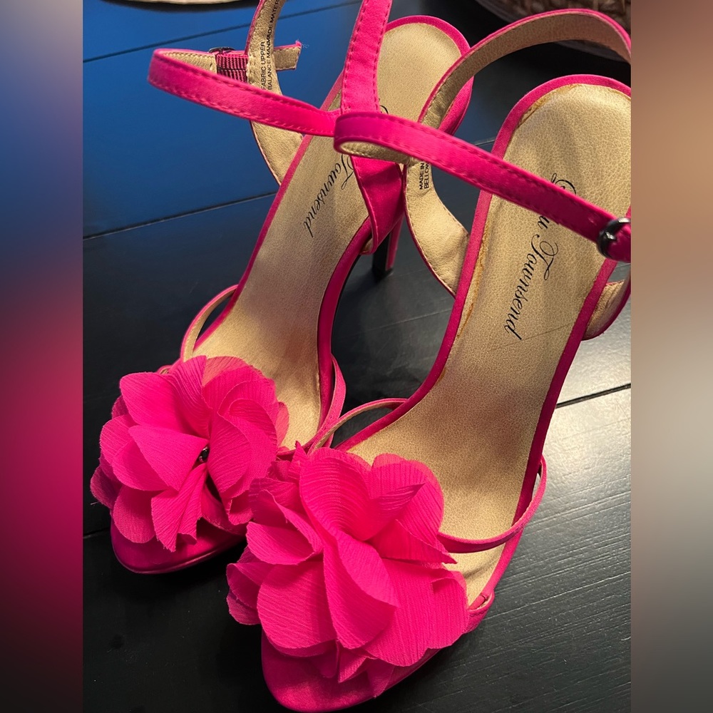 Barbie pink shoes…so fun!  Worn once.
